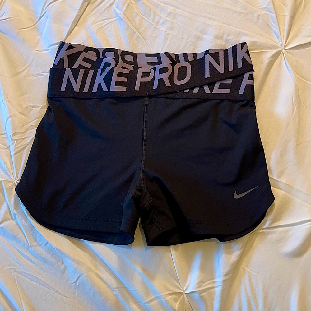 Women’s Nike pro dry fit shorts- Medium